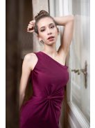  Csavart elejű, szűk fazonú ruha – bordó