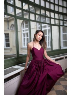 Hátnélküli maxi ruha minden alkalomra, bordó színben. 