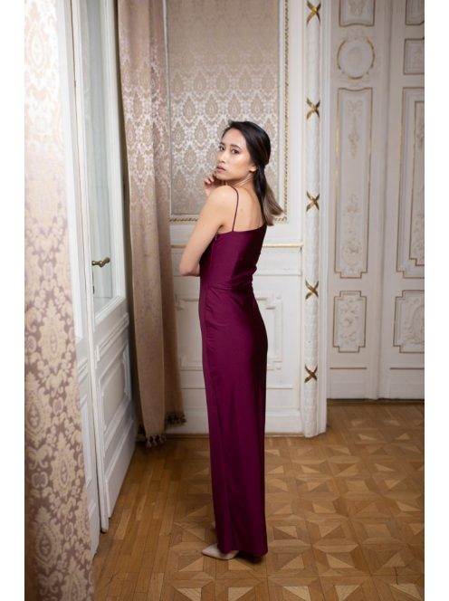 Féloldalas pántos maxi ruha – bordó