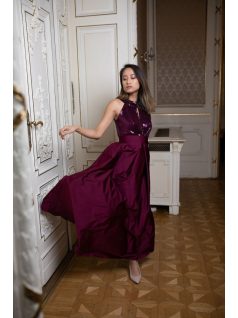 Csepp alakban kivágott flitteres maxi ruha – bordó