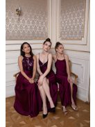 Elegáns, bordó színű ruha V kivágású, flitteres felsőrésszel. 