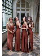 Húzott derekú, spagetti pántos, szűk maxi ruha rozsdabarna színben. 