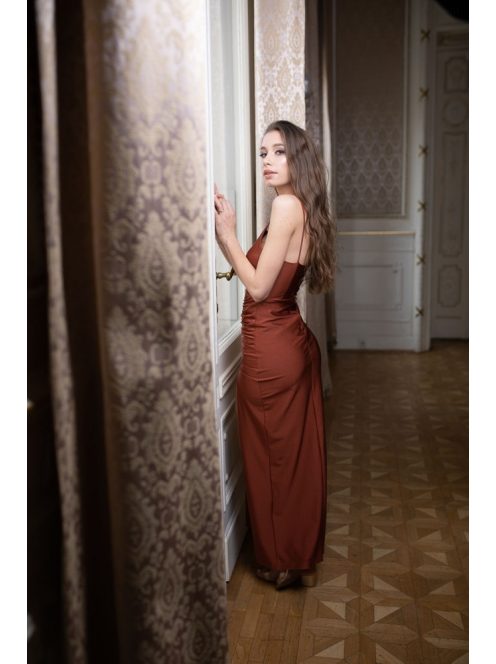  Húzott derekú ruha – rozsdabarna