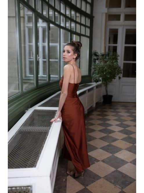  Húzott derekú ruha – rozsdabarna