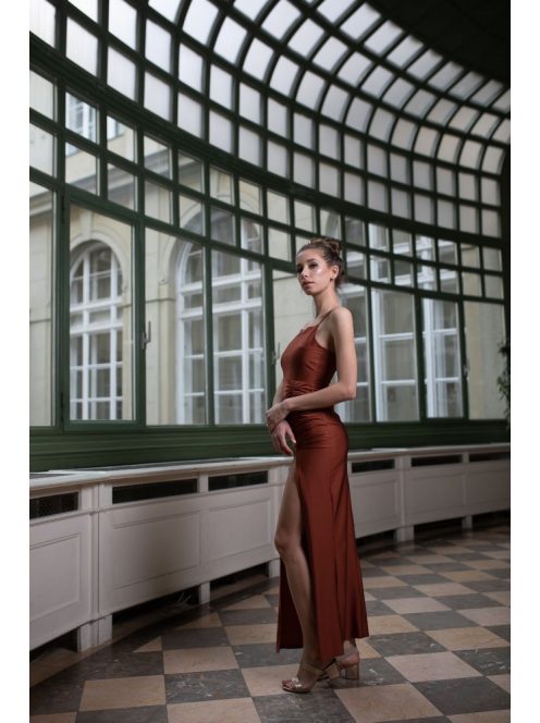  Húzott derekú ruha – rozsdabarna