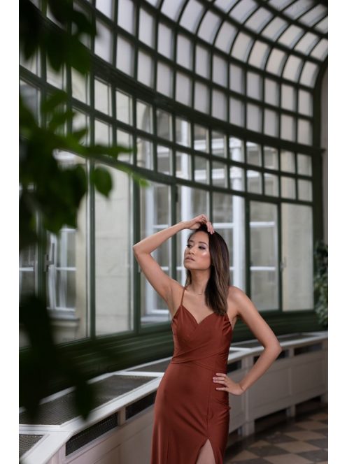 Vékony pántos szűk maxi ruha – rozsdabarna