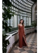 Szexisen elegáns, vékony pántos ruha, rozsdabarna színben. 