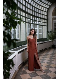 Vékony pántos szűk maxi ruha – rozsdabarna