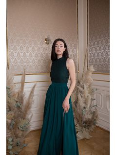 Hátul nyitott csipke felső résszel készült, zöld maxi ruha.