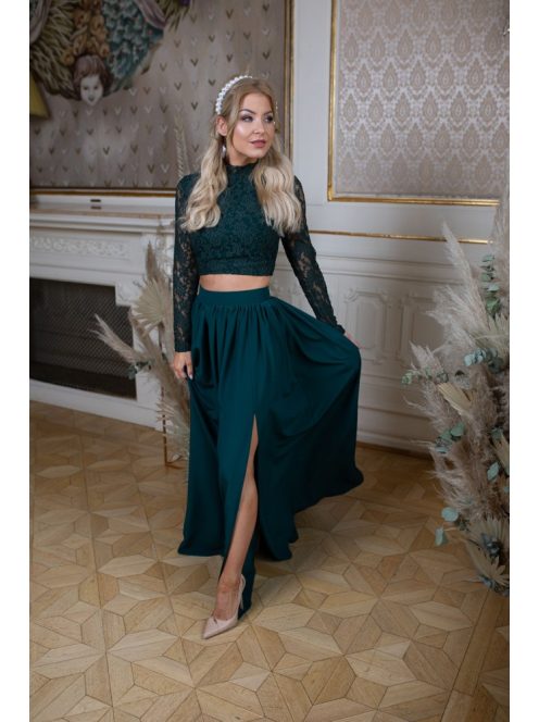 Alkalmi szetteket kiegészítő, sötétzöld csipke crop top.