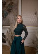 Alkalmi szetteket kiegészítő, sötétzöld csipke crop top.