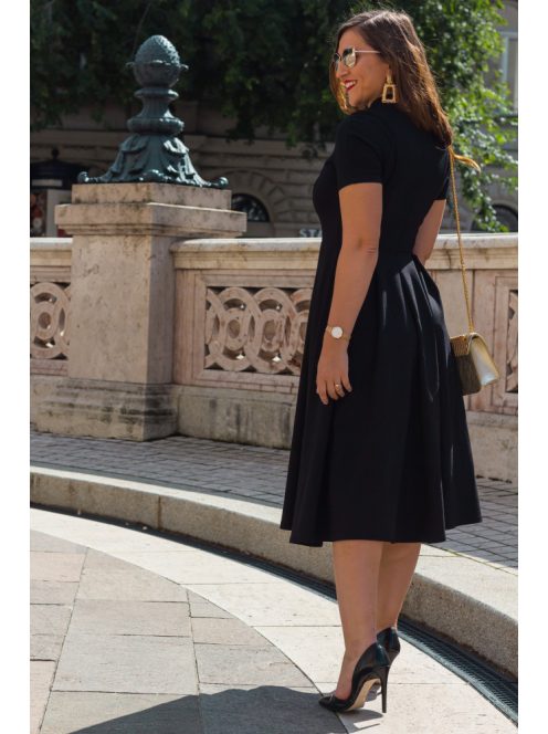 Egyszerűen nagyszerű, elegáns midi ruha, fekete színben.