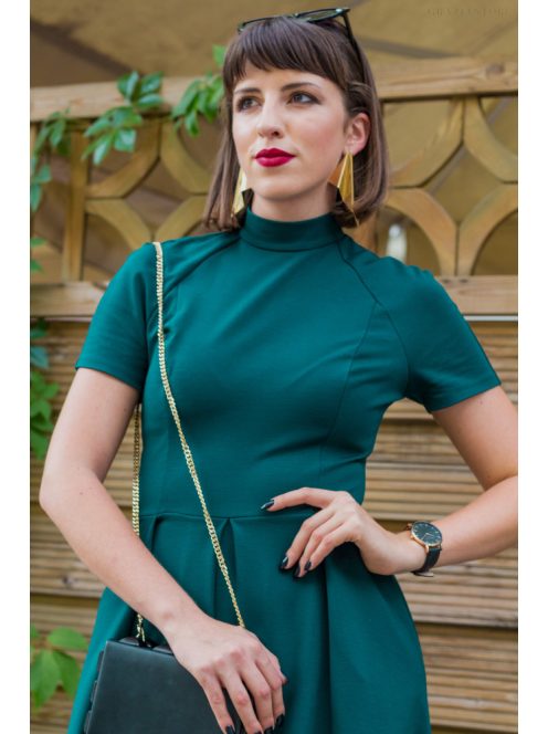 Egyszerűen nagyszerű, elegáns midi ruha, sötétzöld színben.