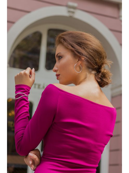 Magenta színű, vállra húzható mini ruha. Csinos hétköznapokra. 