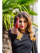 Elől zárt, hátul v alakban kivágott szűk szabású midi ruha. 