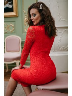 Szexisen elegáns, szűkszabású csipke ruha piros színben.
