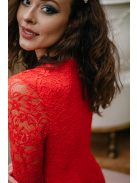 Szexisen elegáns, szűkszabású csipke ruha piros színben.