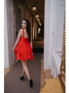 Szexisen elegáns, fodros szoknyás miini ruha piros színben.