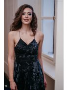 Fekete, bőrhatású maxi ruha, hátán különleges pántokkal.