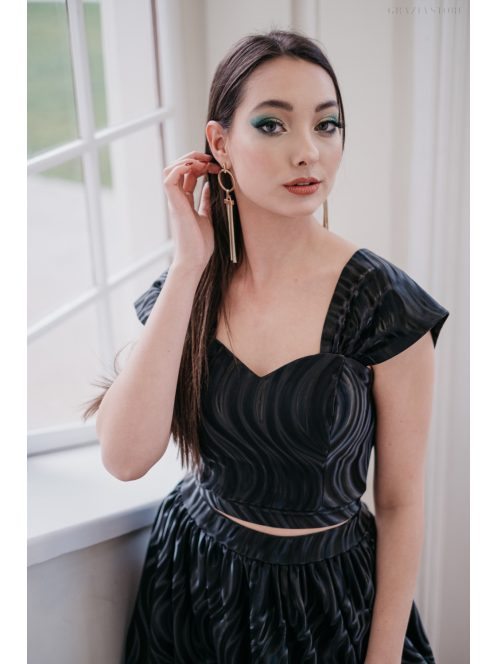 Rebeka - fekete bőrhatású crop-top