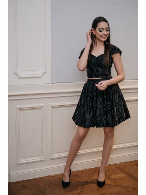 Rebeka - húzott, bőrhatású mini szoknya fekete színben