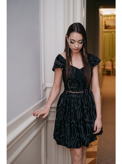 Rebeka - húzott, bőrhatású mini szoknya fekete színben