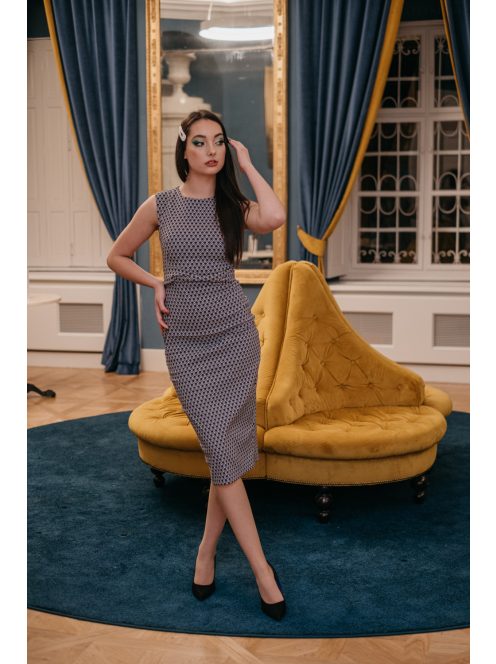 Mintás anyagú, ujjatlan ruha, sötétkék-fehér színben.