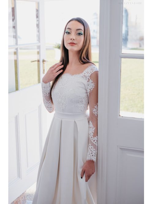 Lacy – fehér, hátnélküli ruha, csipke felsőrésszel