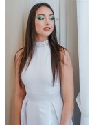 Ujjatlan, fehér maxi ruha, csipke hátrésszel és garbóval.