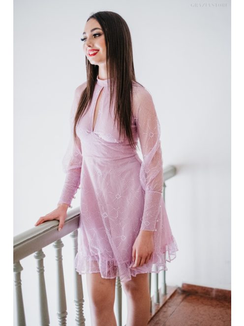 Lila csipke mini ruha csepp alakban kivágott dekoltázzsal. 