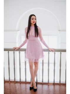 Lila csipke mini ruha csepp alakban kivágott dekoltázzsal. 