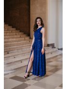 Elegáns, féloldalas csipke maxi ruha sötétkék színben. 