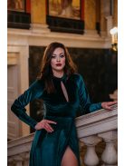 Zöld, hosszú ujjú bársony maxi ruha, csepp alakú kivágással.