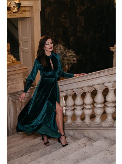 Zöld, hosszú ujjú bársony maxi ruha, csepp alakú kivágással.