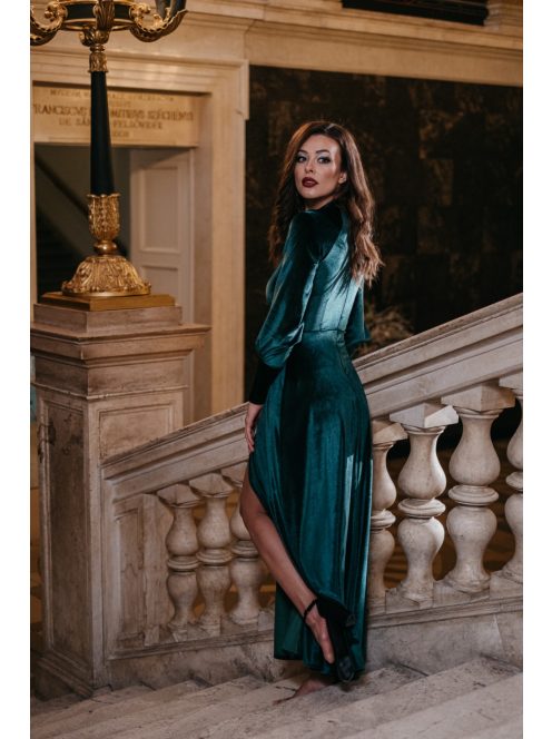 Zöld, hosszú ujjú bársony maxi ruha, csepp alakú kivágással.