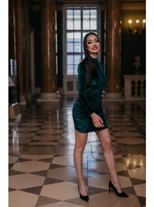 Szexisen elegáns, hátnélküli mini ruha, zöld bársonyból.