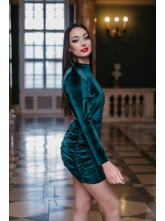 Szexisen elegáns, hátnélküli mini ruha, zöld bársonyból.