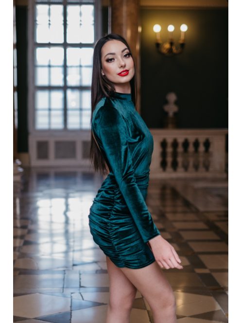 Szexisen elegáns, hátnélküli mini ruha, zöld bársonyból.