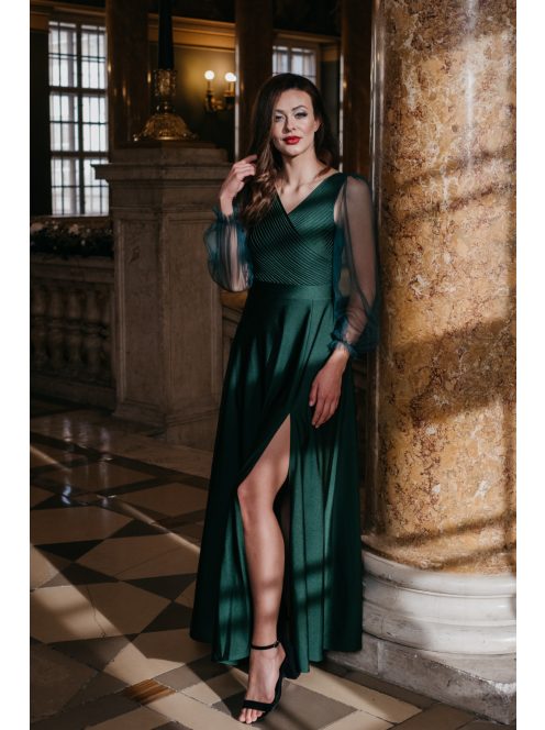 Sötétzöld színű maxi ruha, tüll ujjakkal, fényes anyagból.