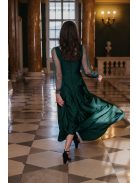 Sötétzöld színű maxi ruha, tüll ujjakkal, fényes anyagból.
