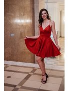 Szexisen elegáns megjelenést biztosító, piros ruha, elől-hátul V kivágással.