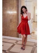 Szexisen elegáns megjelenést biztosító, piros ruha, elől-hátul V kivágással.