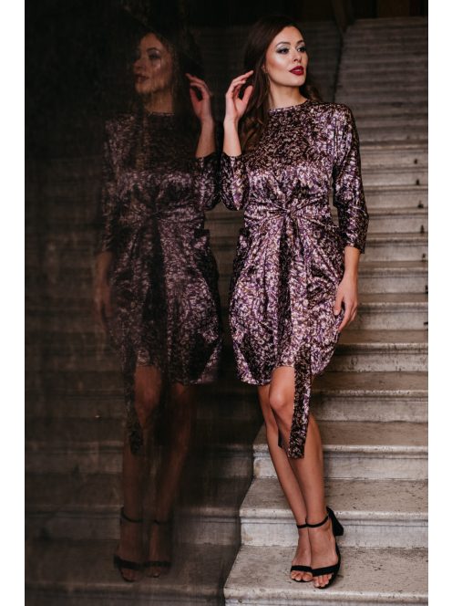 Háromnegyedes ujjú, mini ruha absztrakt, lila mintával. 