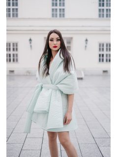 Alkalmi szetteket kiegészítő, menta színű, steppelt pelerin.