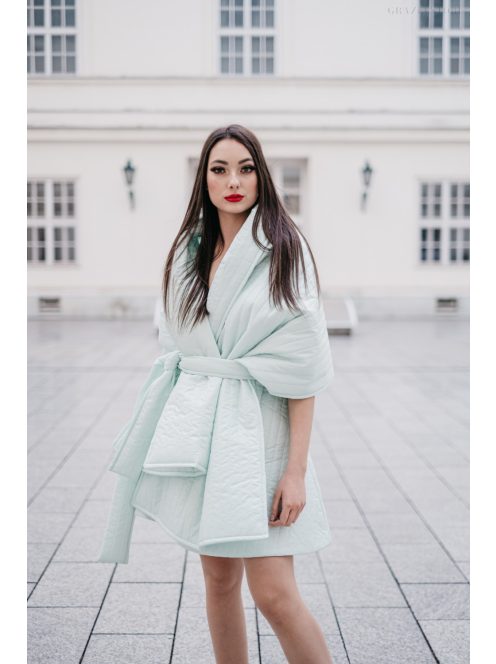 Alkalmi szetteket kiegészítő, menta színű, steppelt pelerin.
