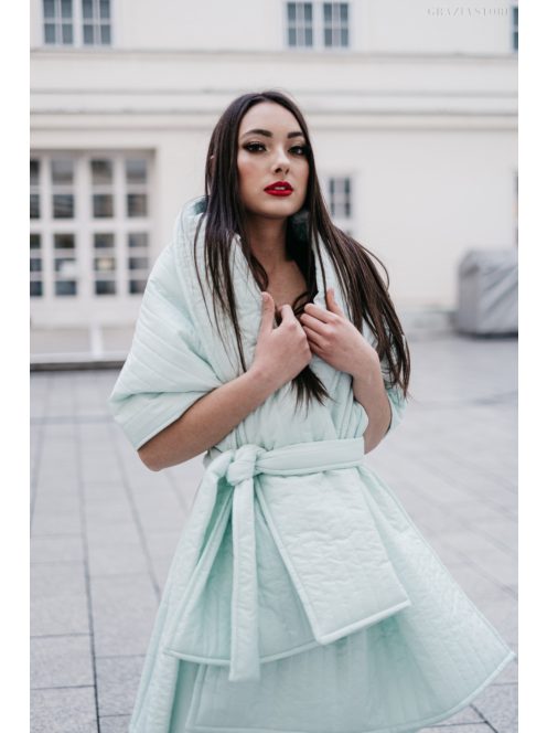 Alkalmi szetteket kiegészítő, menta színű, steppelt pelerin.