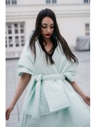 Alkalmi szetteket kiegészítő, menta színű, steppelt pelerin.