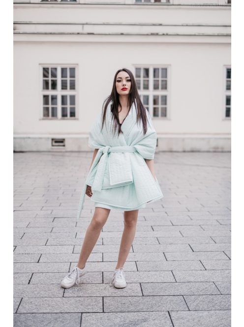Sportosan elegáns, steppelt anyagú, menta színű miniszoknya. 