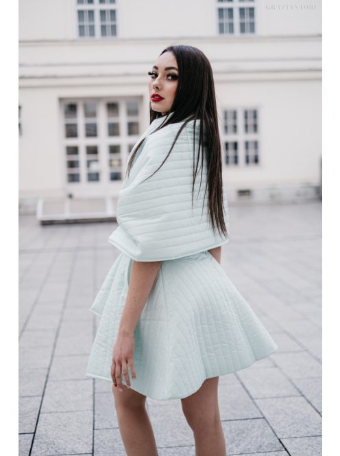 Sportosan elegáns, steppelt anyagú, menta színű miniszoknya. 