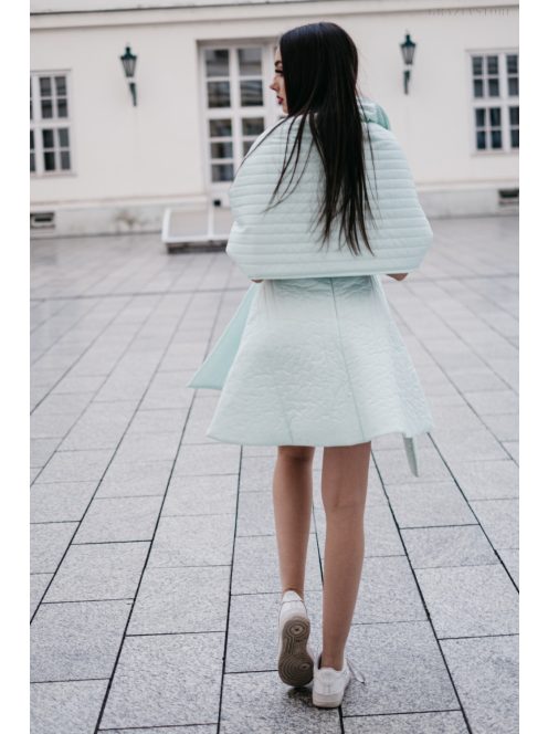 Sportosan elegáns, steppelt anyagú, menta színű miniszoknya. 